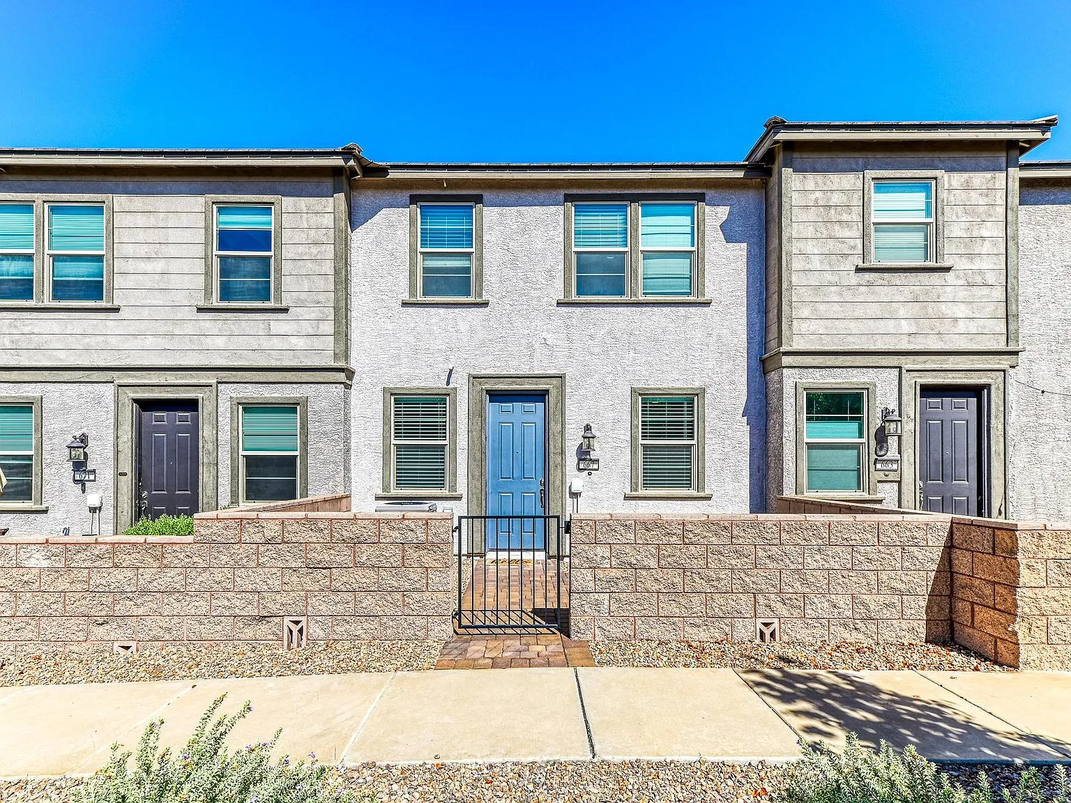 3 bed, 2.5 bath, 1483 sqft, $1,899 — Photo 1