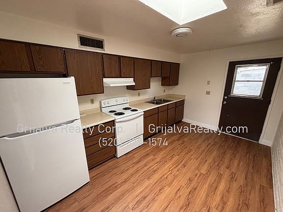 4th image of 3727 E Felix Blvd #3735