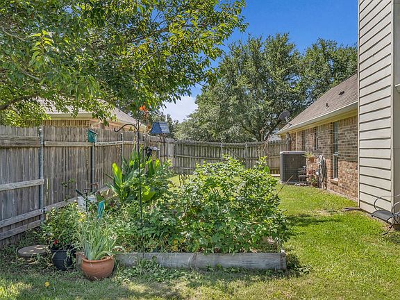 3rd image of 5613 Landsdown Dr