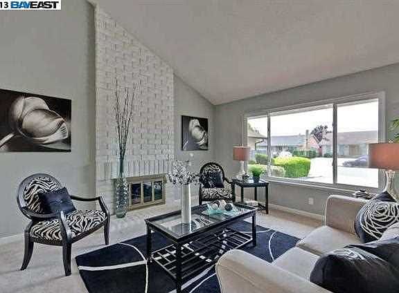 4th image of 32210 Olney Ct