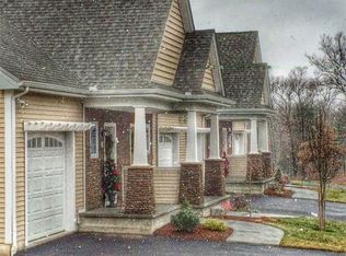 10D Nicole Cir, Smithfield, RI 02917