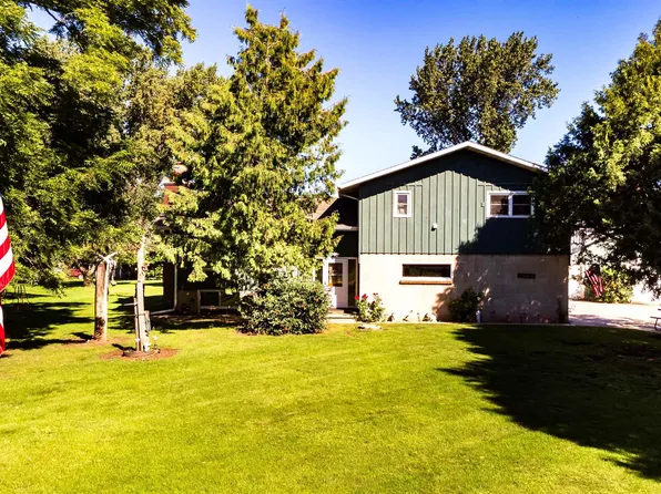 2145 Hickory Ln, Oshkosh, WI 54901