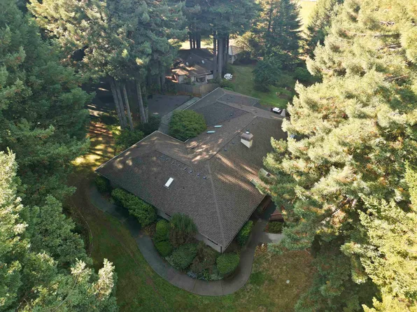 200 Amber Ln, Crescent City, CA 95531