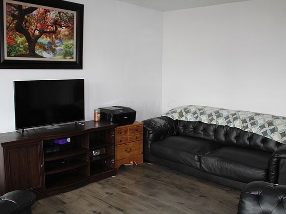 2nd image of 880 Tecumseh Ave
