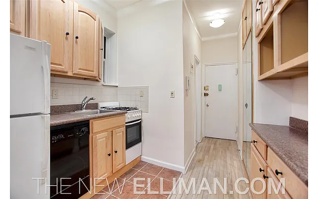 Sold by Douglas Elliman | media 14