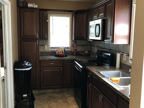 2nd image of 24047 Pennie St