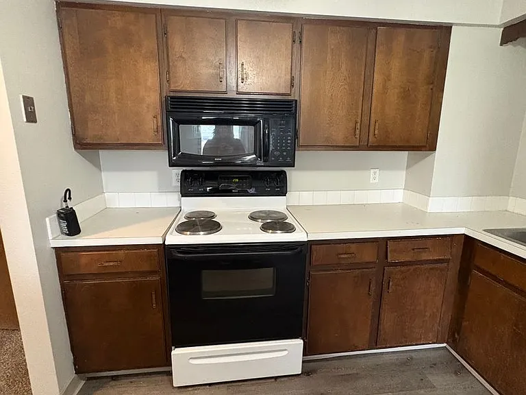 Parkview Apartments — Photo 13