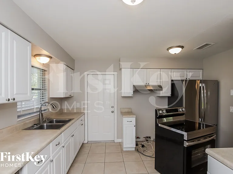 1056 Matador Dr — Photo 7