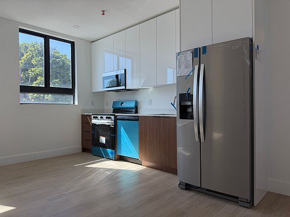 4th image of 1037 NW 2nd St #5
