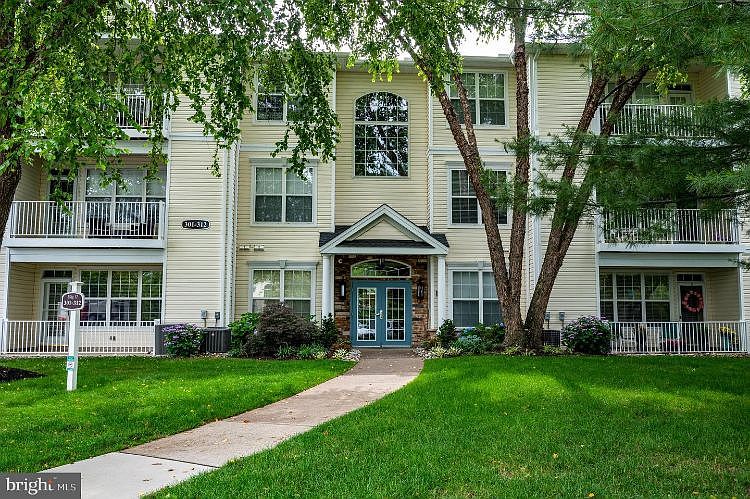 1st image of 310 Saint Andrews Pl