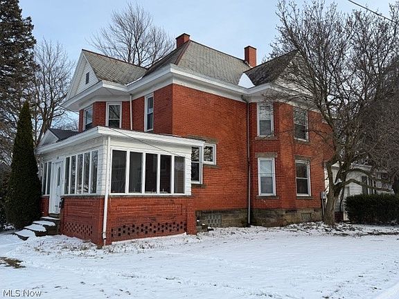 2nd image of 152 E Main St