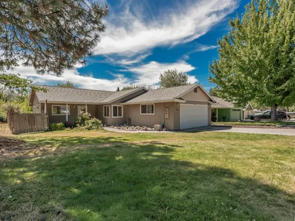 209 E Hinckley St, Mount Shasta, CA 96067