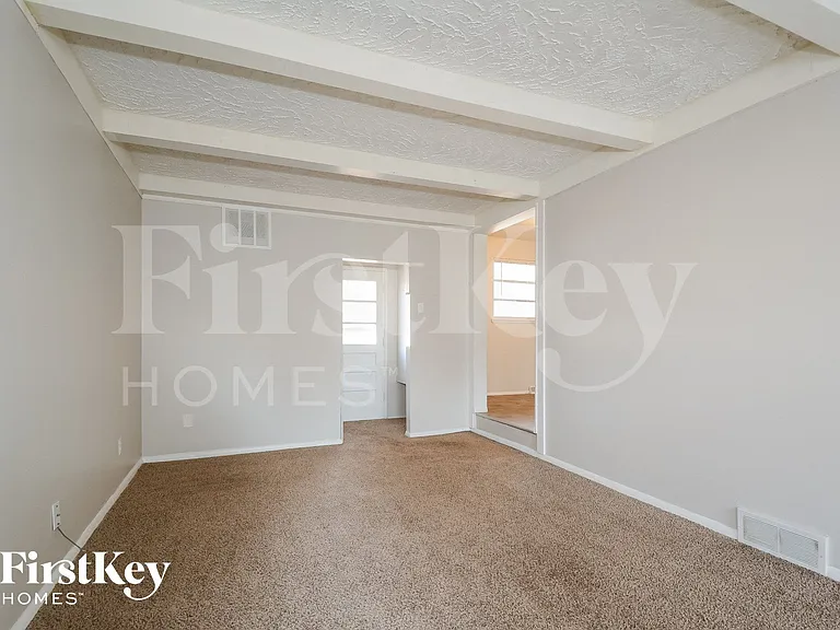 623 Holiday Ave — Photo 9