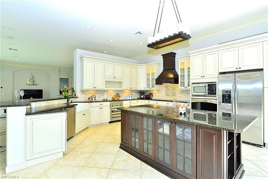 3 bed, 3.0 bath, 3142 sqft, $11,000 — Photo 3