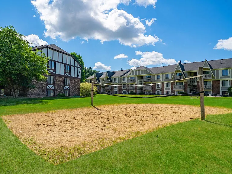 Old Farm Apartments — Photo 43