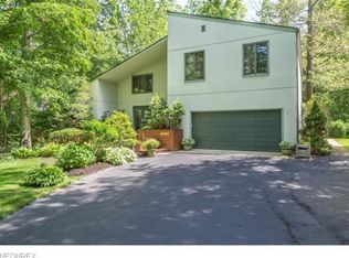 33850 Parkview Rd, Willoughby Hills, OH 44092