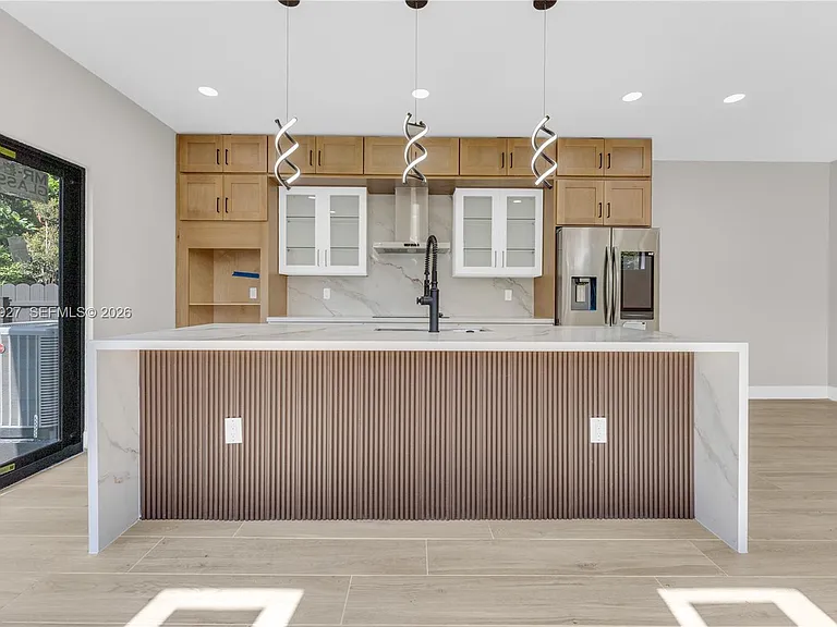 1818 NW 49th St — Photo 7