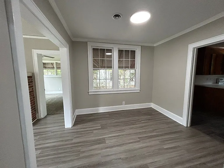 411 E Charlotte Ave — Photo 4