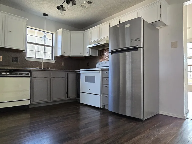 304 Texas St — Photo 26