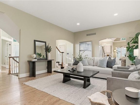 5th image of 15145 Mohawk Cir