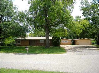 440 S Summitlawn St, Wichita, KS 67209