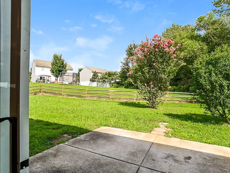8210 Ainsworth St — Photo 17