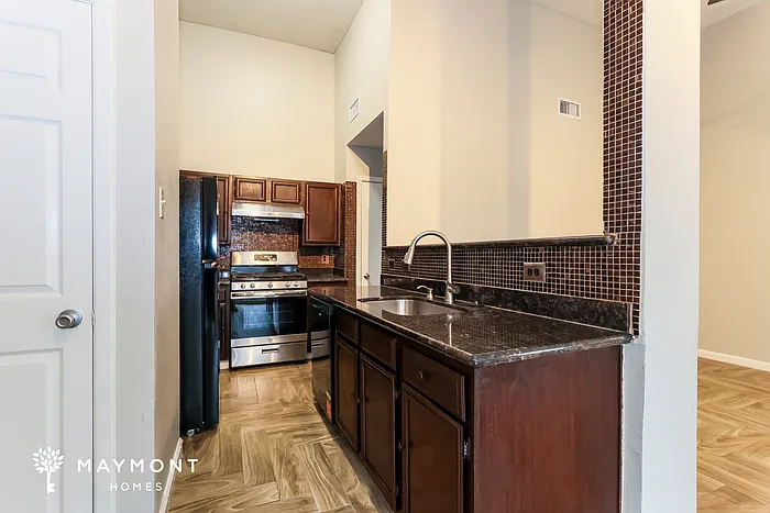 22403 Tree House Ln — Photo 6