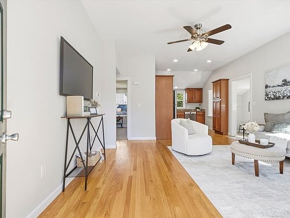 4th image of 37 Brook St