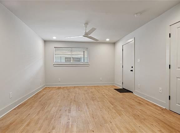 2nd image of 501 Peniston St #7A