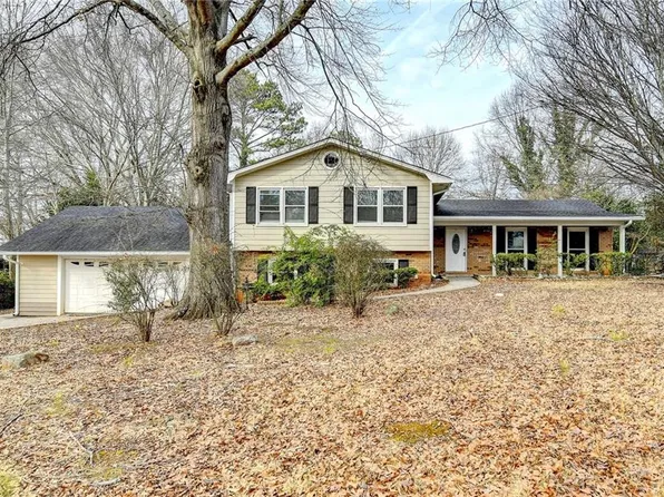 470 Rocky Creek Dr, Roswell, GA 30075