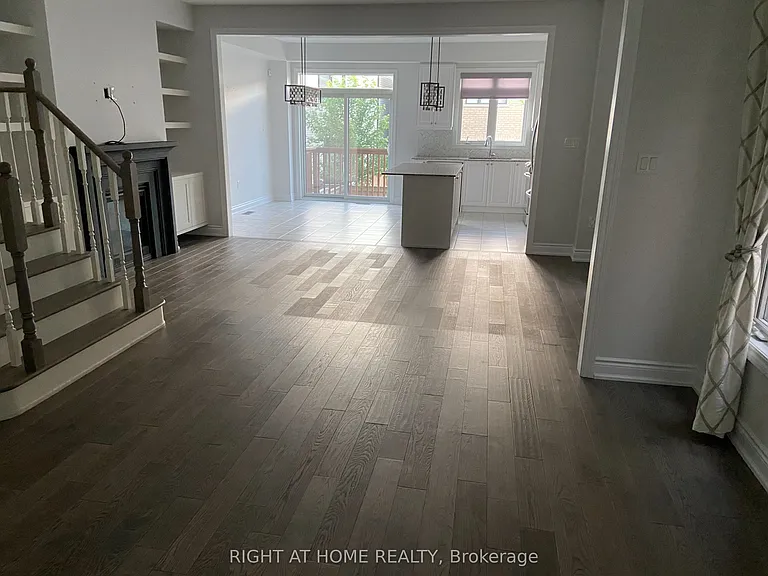 214 Cranbrook Cres — Photo 8
