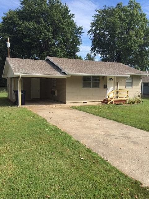 1st image of 702 W 16th St