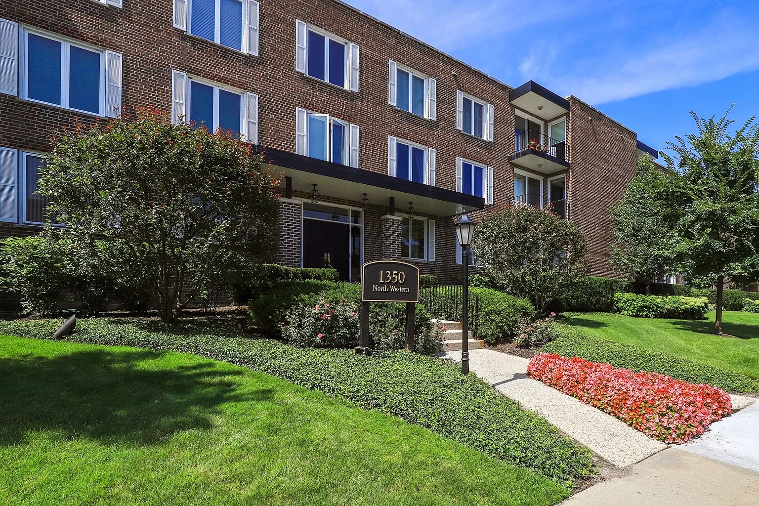 1350 N Western Ave APT 109 photo 1