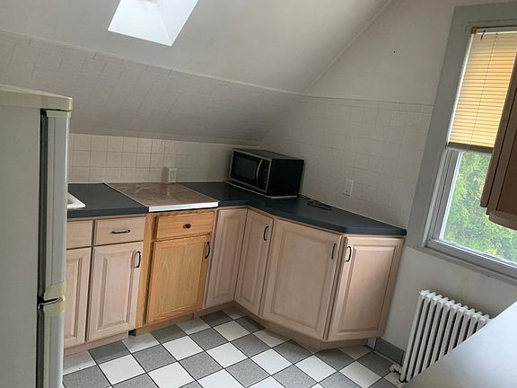 3rd image of 16 Midland Ave #Top