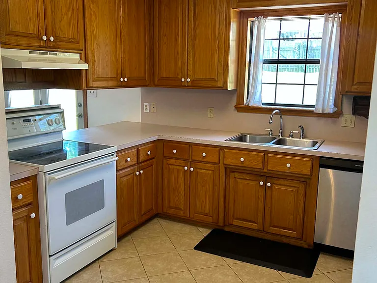 606 Northview Dr — Photo 3
