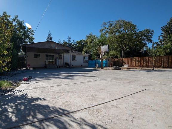 2nd image of 1146 Banner Ave