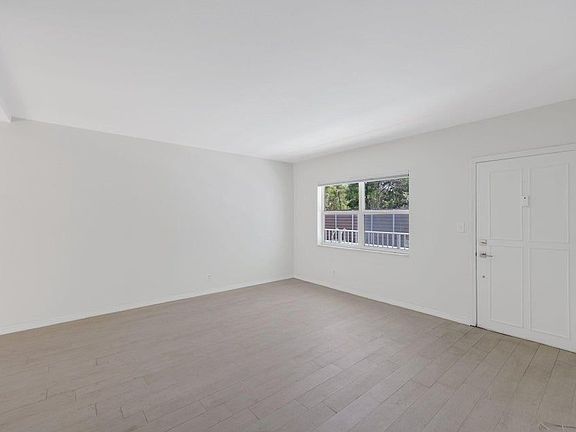 3rd image of 609 NE 13th Ave APT 102