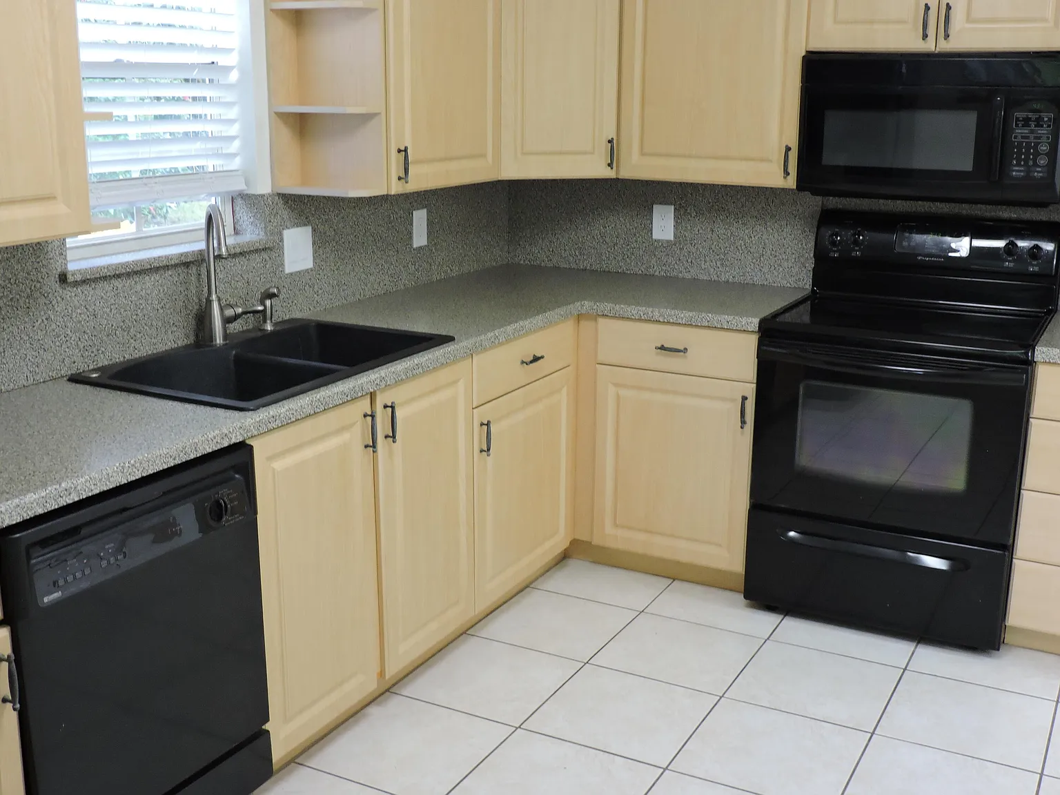 2 bed, 2.0 bath, 1058 sqft, $2,500 — Photo 4