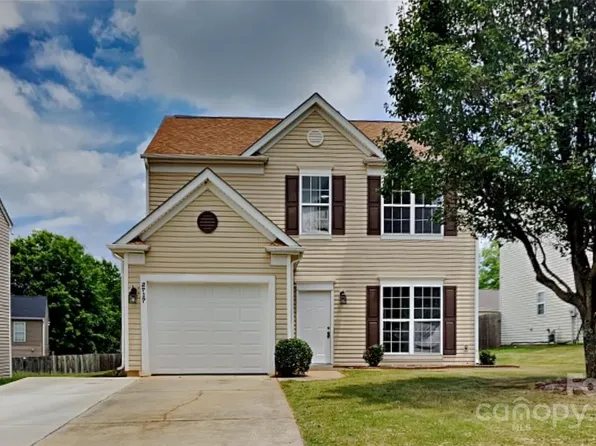 2717 Blackberry Ridge Ln, Charlotte, NC 28208