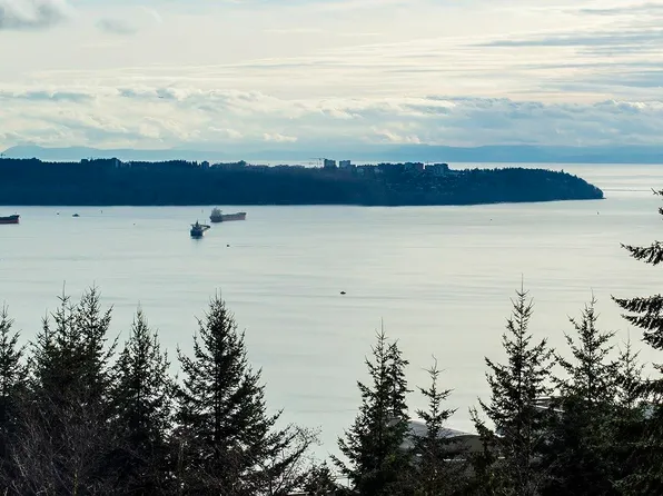 3101 Burfield Pl #307, West Vancouver, BC V7S 0B8