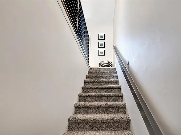 102 Greencroft Dr — Photo 49