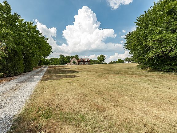 3rd image of 2411 Highway 31 E
