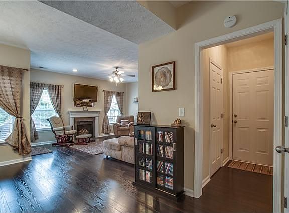 4th image of 7072 Bridgeport Dr