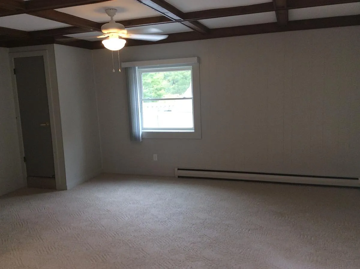 Living Room - 218 E Muskegon Ave #7