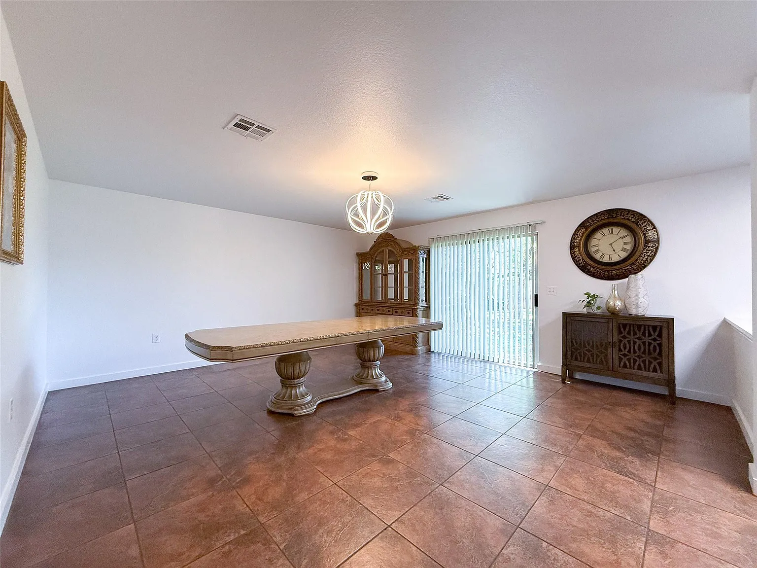 4 bed, 2.5 bath, 2711 sqft, $2,680 — Photo 4