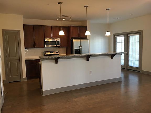 Kitchen Bar w. Granite Counter Tops 
