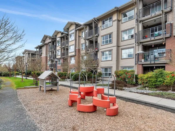 5885 Irmin St #302, Burnaby, BC V5J 0C2