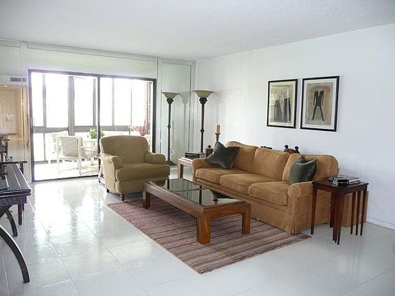 Home For Sale In Huntington Pointe