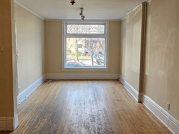 2nd image of 3639 N Greenview Ave