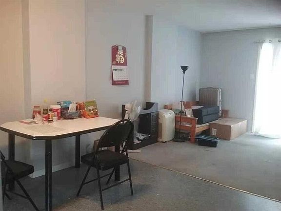 4th image of 212 Westcourt Pl #14